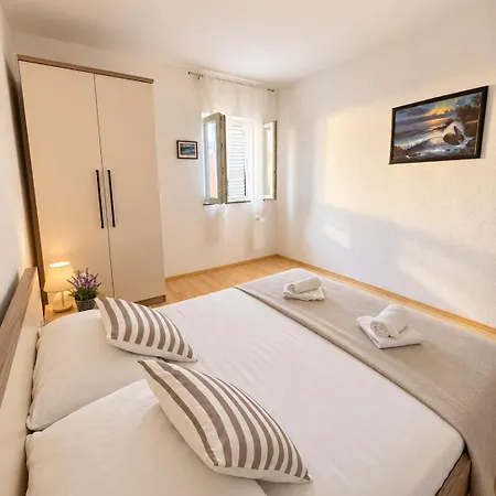 Apartment 'bodulo' Povljana